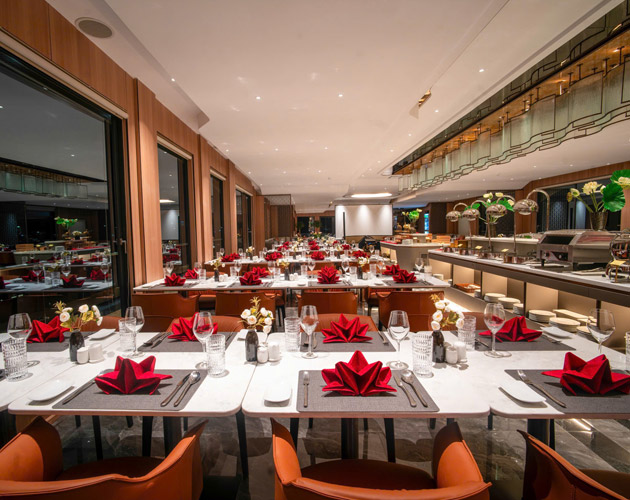 Discover Halong Bay on luxurious Azura Cruise
