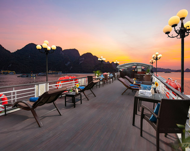 Discover Halong Bay on La Regina Classic Cruise