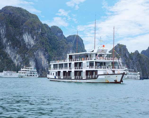Discover Halong Bay on Milalux Cruise