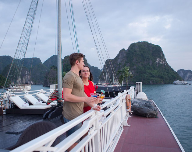 Discover Halong Bay on the Syrena Cruise