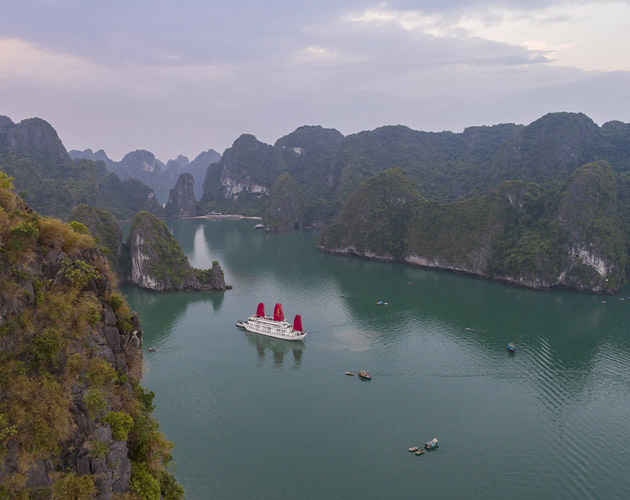 Discover Halong Bay on the Syrena Cruise